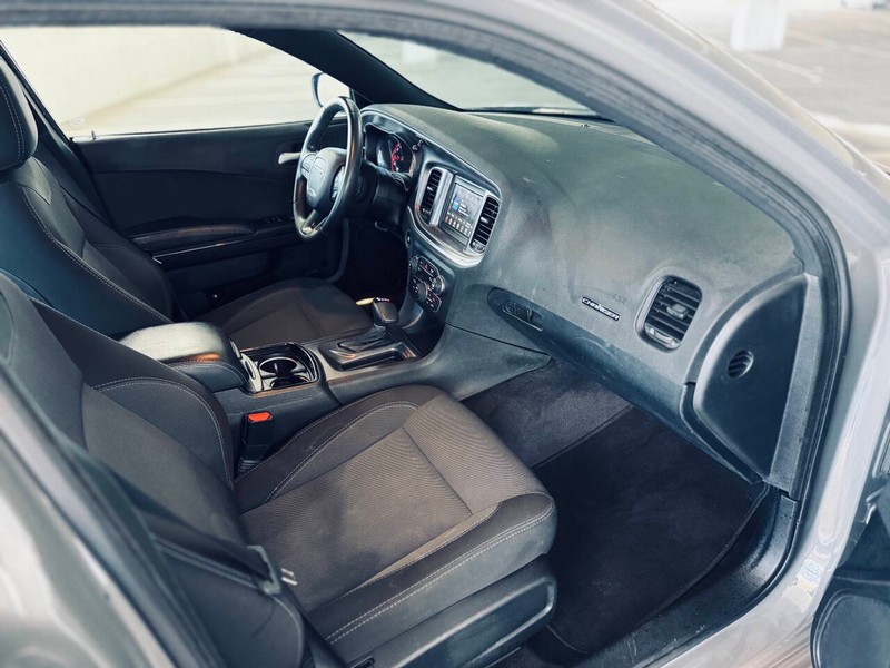 Dodge Charger Vehicle Full-screen Gallery Image 19