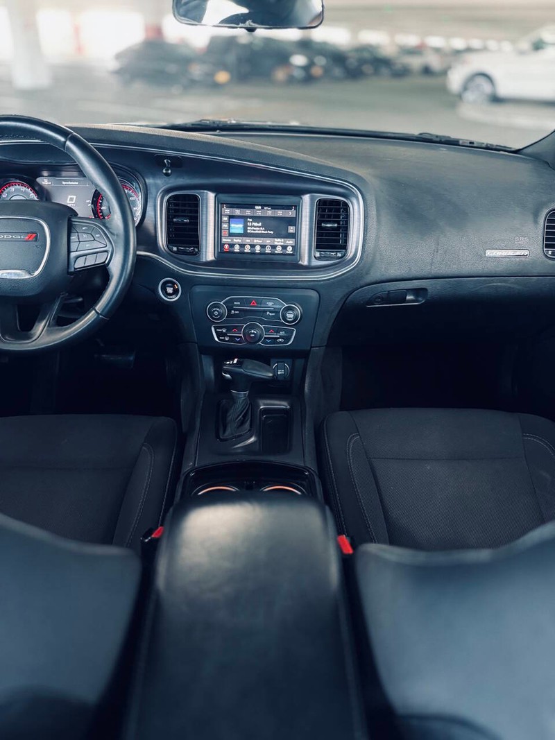 Dodge Charger Vehicle Full-screen Gallery Image 25