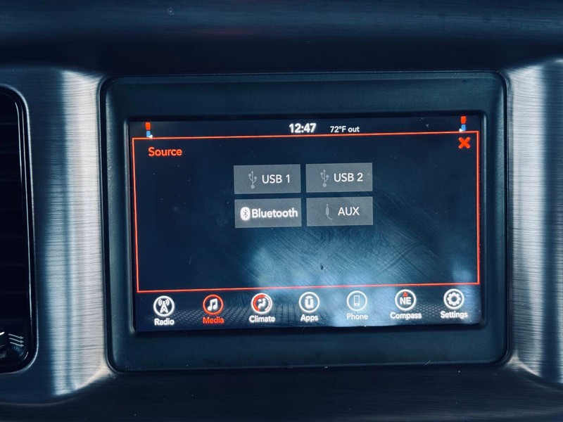 Dodge Charger Vehicle Full-screen Gallery Image 27