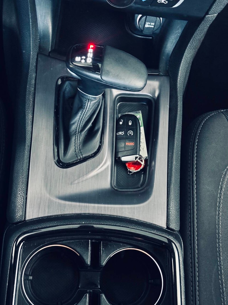 Dodge Charger Vehicle Full-screen Gallery Image 30