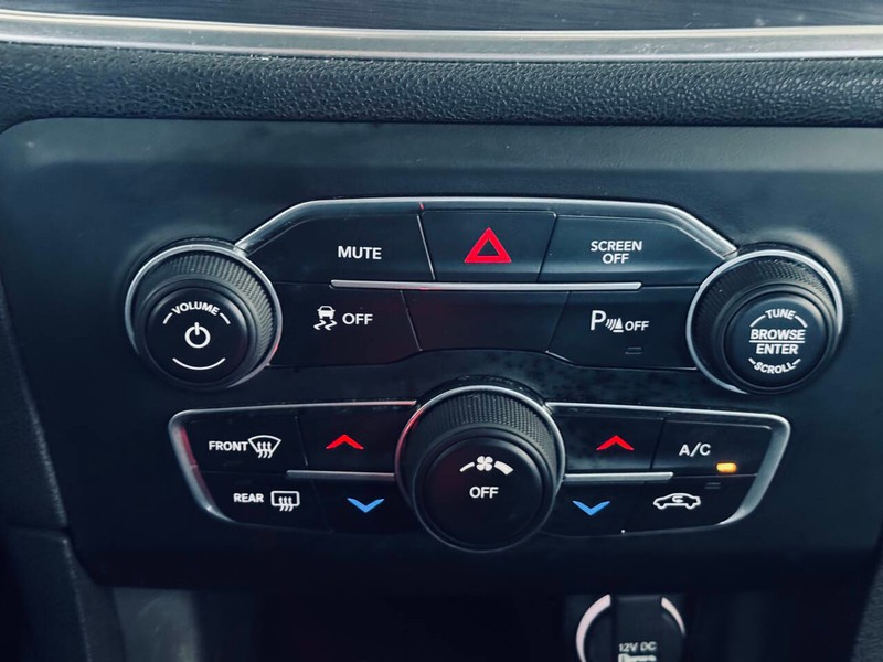 Dodge Charger Vehicle Full-screen Gallery Image 31