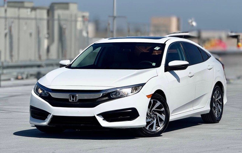 Honda Civic Sedan Vehicle Full-screen Gallery Image 02