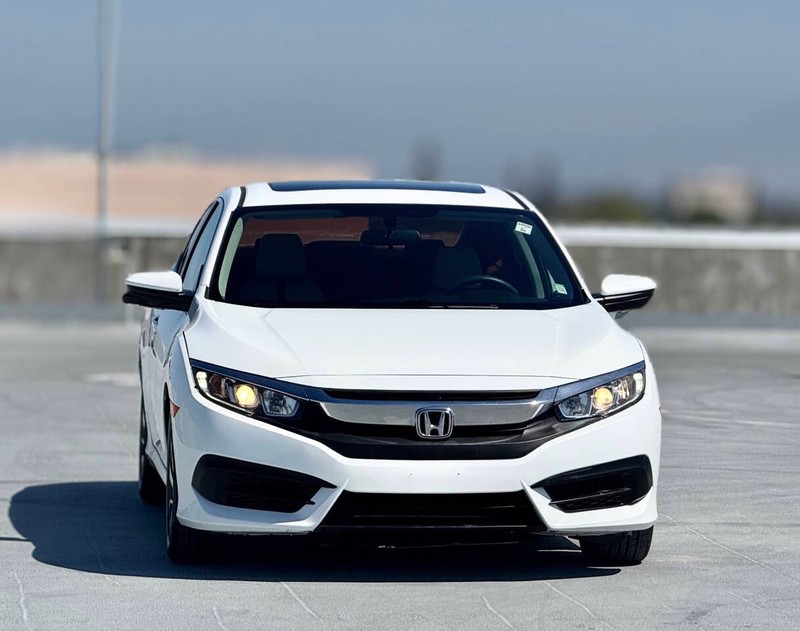 Honda Civic Sedan Vehicle Full-screen Gallery Image 04