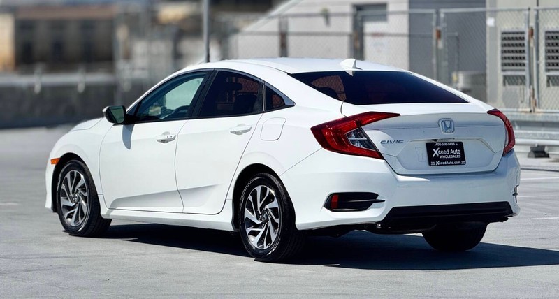 Honda Civic Sedan Vehicle Full-screen Gallery Image 07