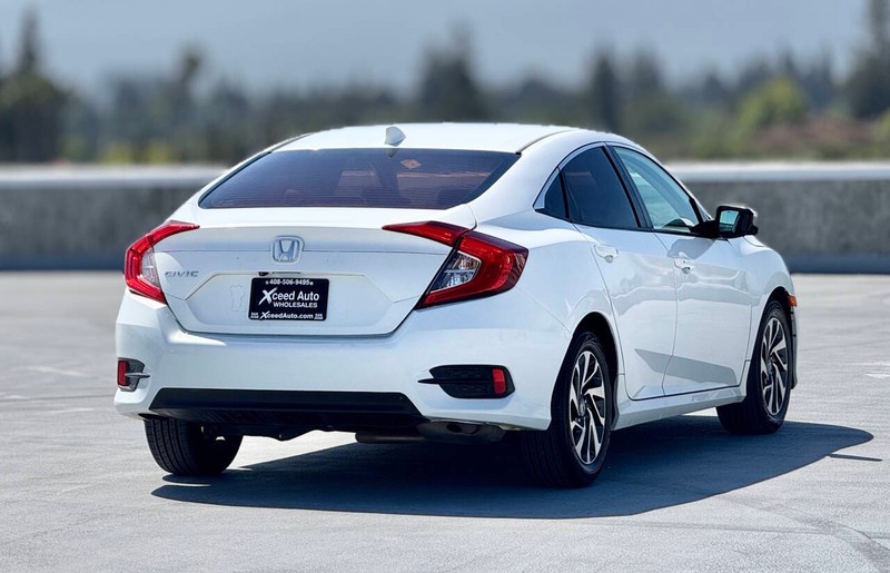 Honda Civic Sedan Vehicle Full-screen Gallery Image 08