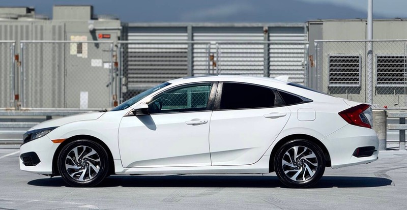 Honda Civic Sedan Vehicle Full-screen Gallery Image 09