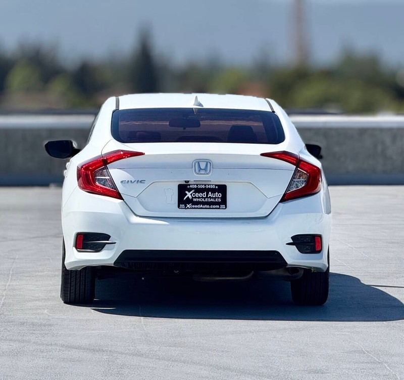 Honda Civic Sedan Vehicle Full-screen Gallery Image 11