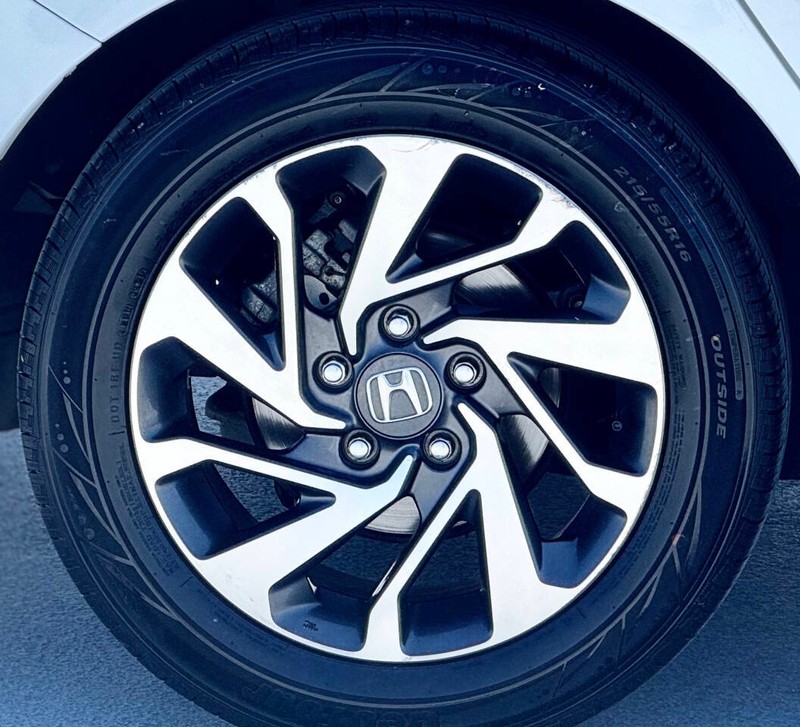 Honda Civic Sedan Vehicle Full-screen Gallery Image 13
