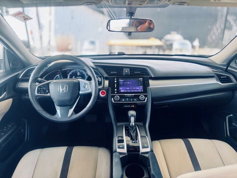 Honda Civic Sedan Vehicle Full-screen Gallery Image 15