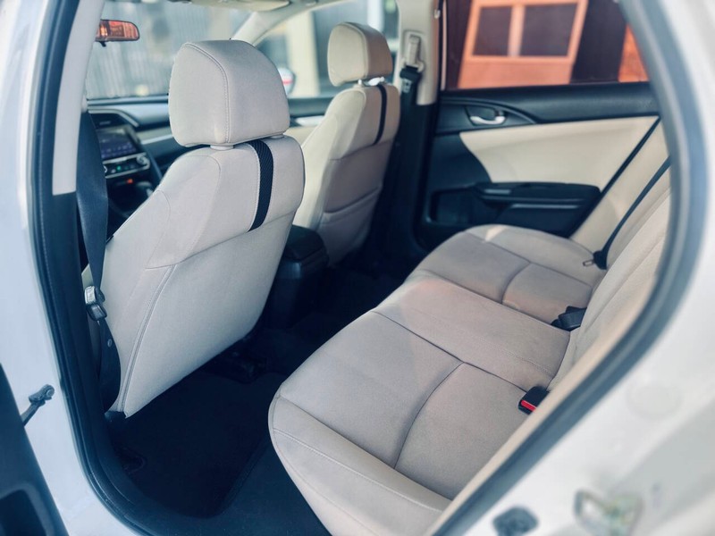 Honda Civic Sedan Vehicle Full-screen Gallery Image 26
