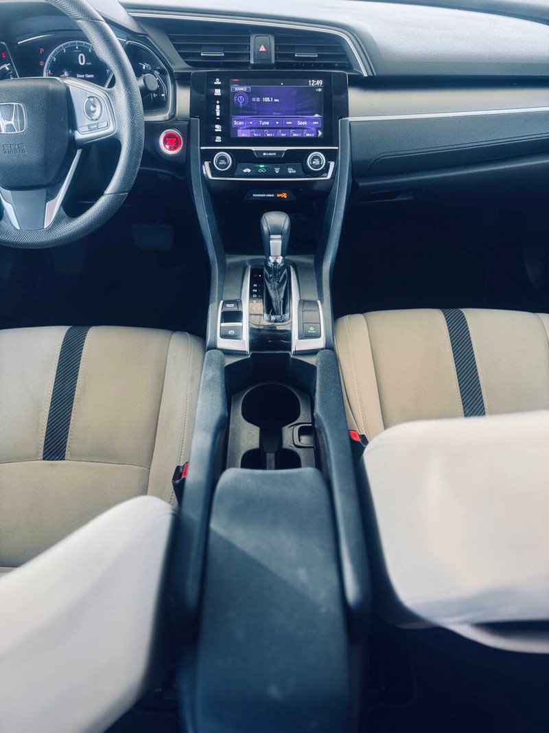 Honda Civic Sedan Vehicle Full-screen Gallery Image 28