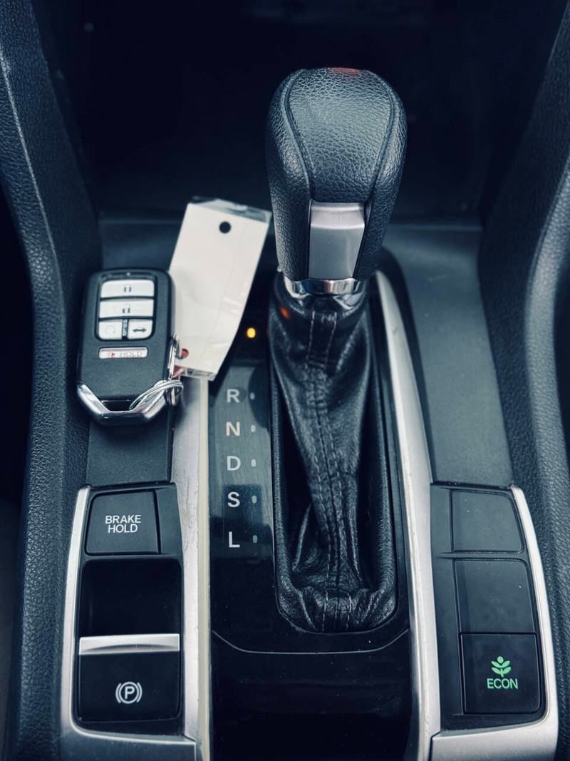 Honda Civic Sedan Vehicle Full-screen Gallery Image 34