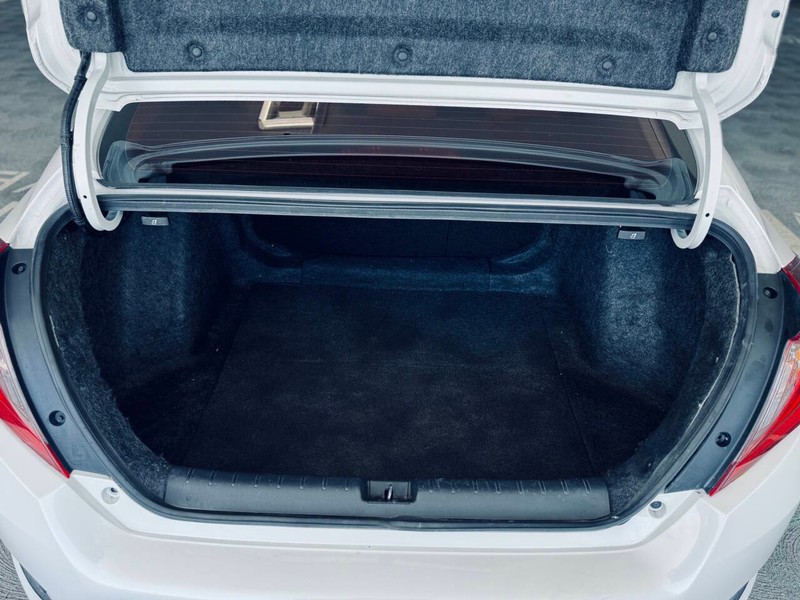Honda Civic Sedan Vehicle Full-screen Gallery Image 38
