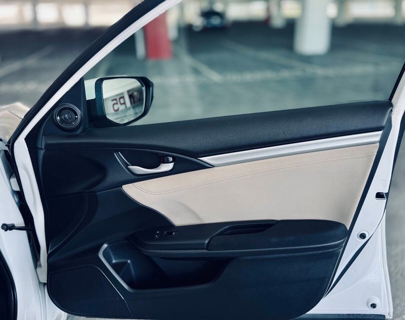Honda Civic Sedan Vehicle Full-screen Gallery Image 40