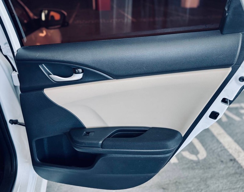 Honda Civic Sedan Vehicle Full-screen Gallery Image 41