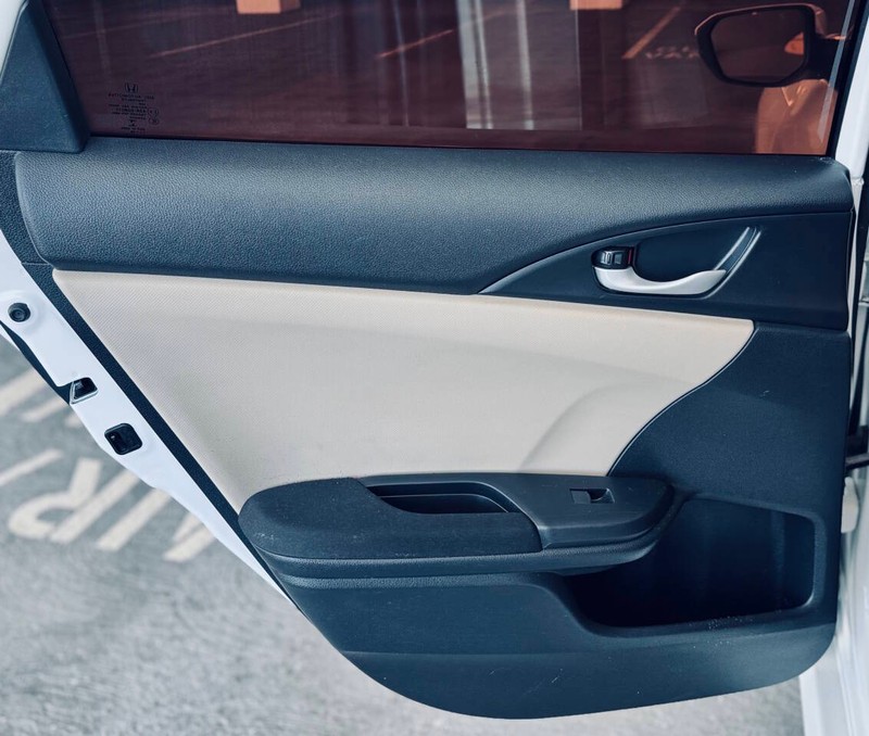 Honda Civic Sedan Vehicle Full-screen Gallery Image 42