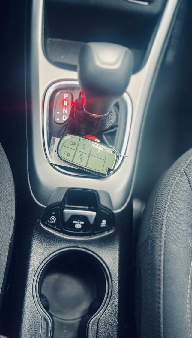 Jeep Compass Vehicle Full-screen Gallery Image 30