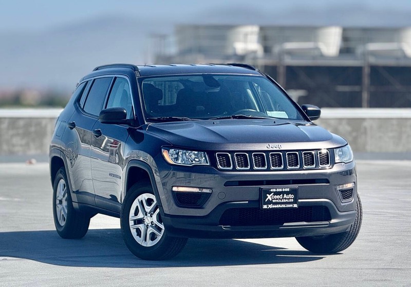 Jeep Compass Vehicle Full-screen Gallery Image 03
