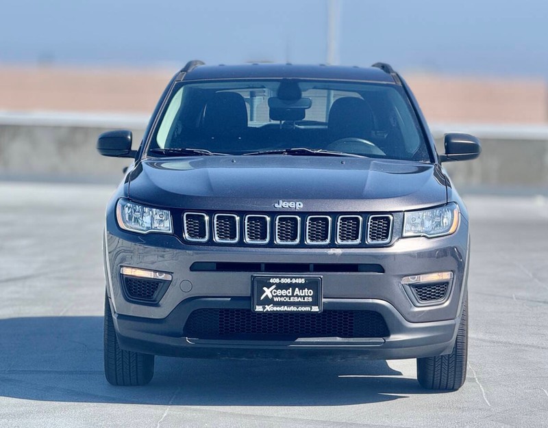 Jeep Compass Vehicle Full-screen Gallery Image 04