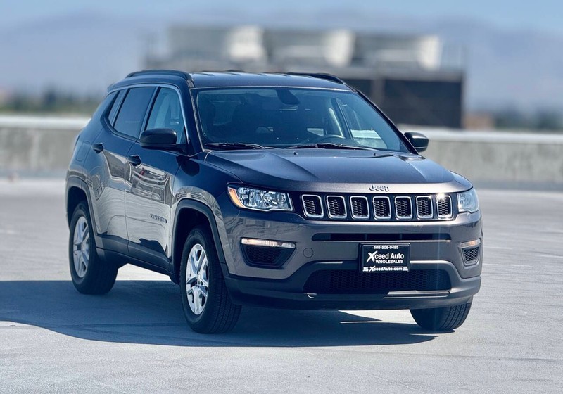 Jeep Compass Vehicle Full-screen Gallery Image 05