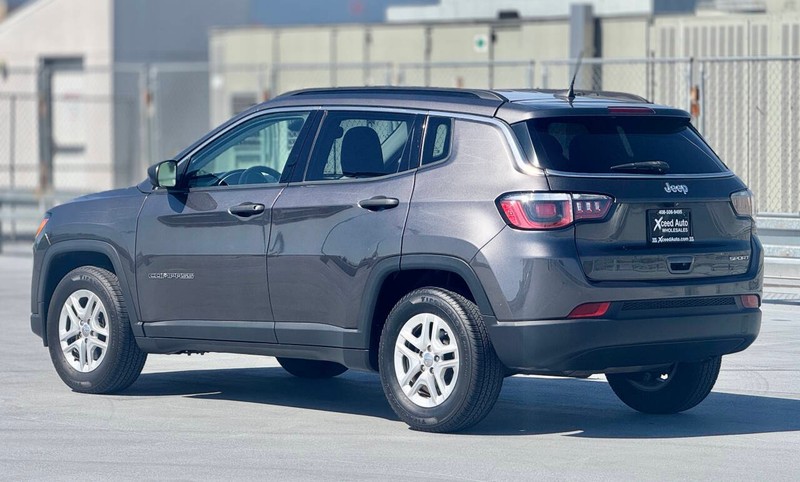 Jeep Compass Vehicle Full-screen Gallery Image 08