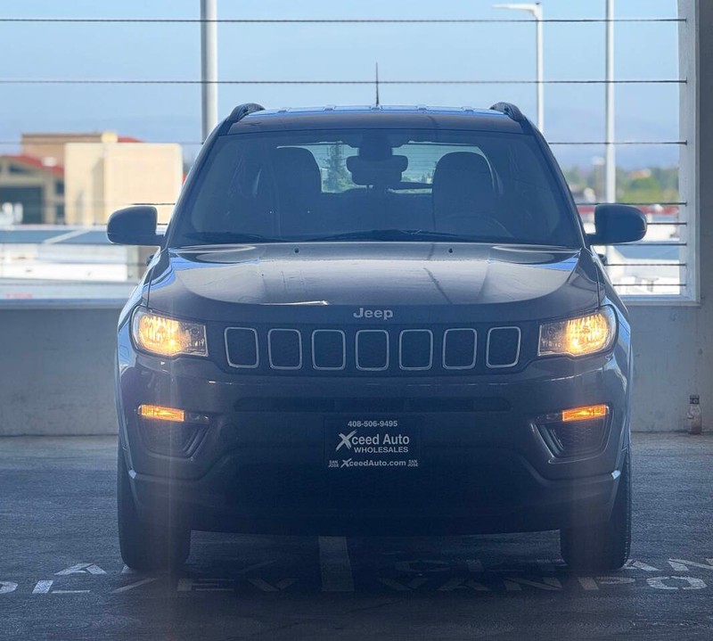 Jeep Compass Vehicle Full-screen Gallery Image 12