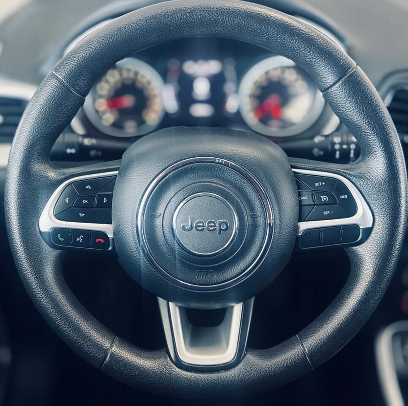 Jeep Compass Vehicle Full-screen Gallery Image 15