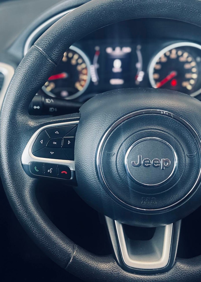 Jeep Compass Vehicle Full-screen Gallery Image 16