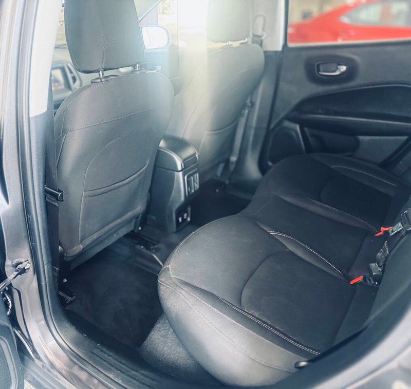 Jeep Compass Vehicle Full-screen Gallery Image 24