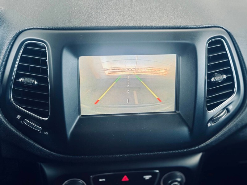 Jeep Compass Vehicle Full-screen Gallery Image 27
