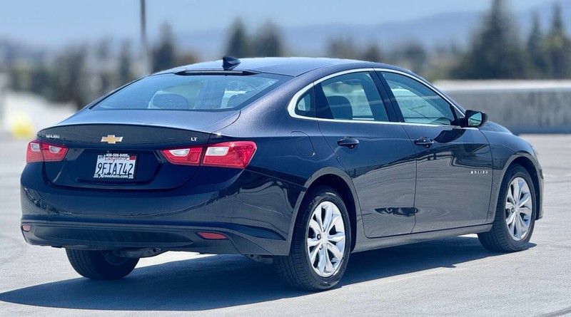 Chevrolet Malibu Vehicle Full-screen Gallery Image 07