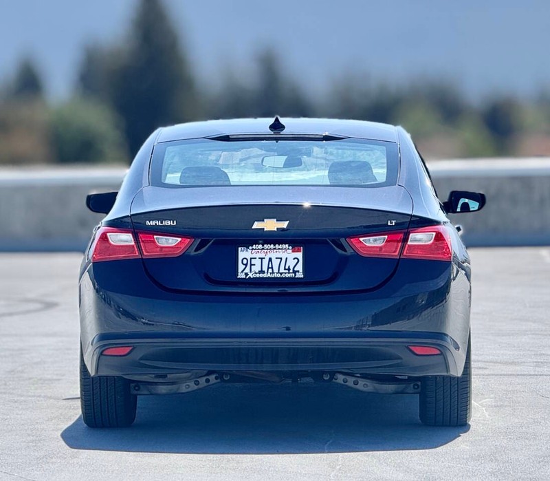 Chevrolet Malibu Vehicle Full-screen Gallery Image 11