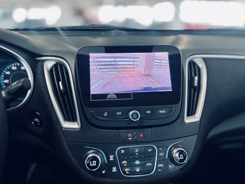 Chevrolet Malibu Vehicle Full-screen Gallery Image 23