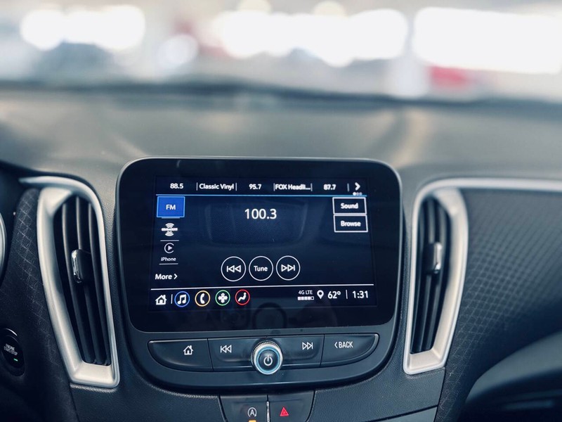Chevrolet Malibu Vehicle Full-screen Gallery Image 24