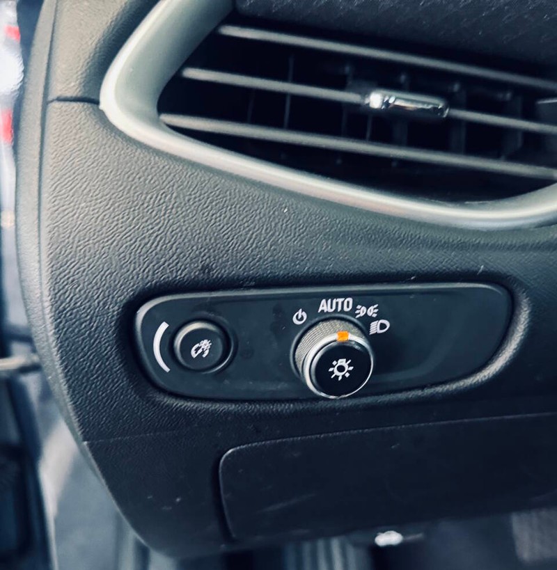 Chevrolet Malibu Vehicle Full-screen Gallery Image 26