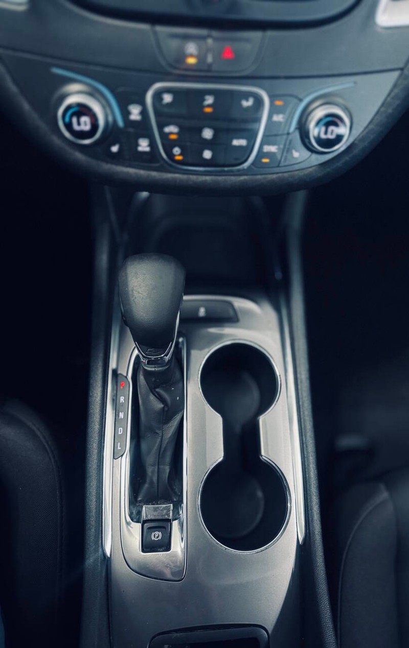 Chevrolet Malibu Vehicle Full-screen Gallery Image 28
