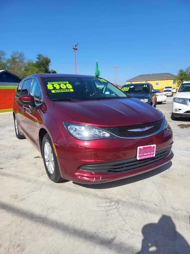 2018 Chrysler Pacifica DONDE EL JEFE DICE MENOS at A.R. Zapata Auto Center Inc. in Laredo TX