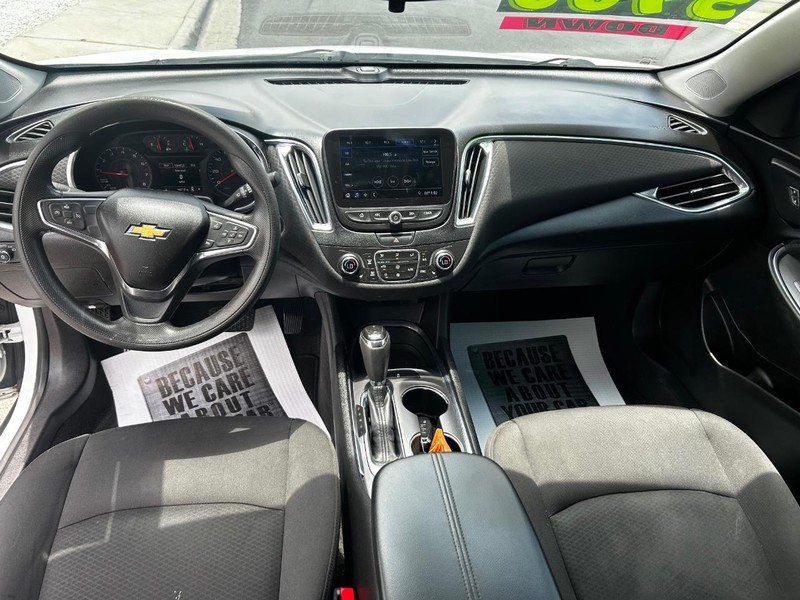 Chevrolet Malibu Vehicle Full-screen Gallery Image 8