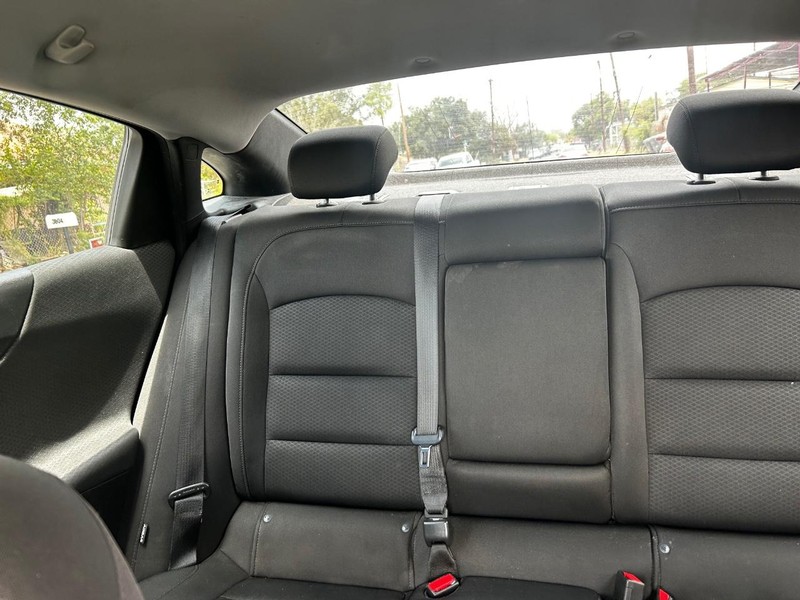 Chevrolet Malibu Vehicle Full-screen Gallery Image 12