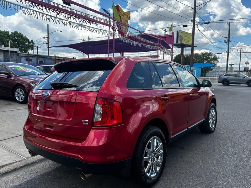 Ford Edge Vehicle Full-screen Gallery Image 5