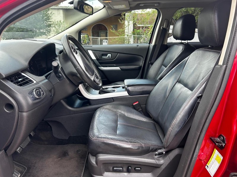 Ford Edge Vehicle Full-screen Gallery Image 7