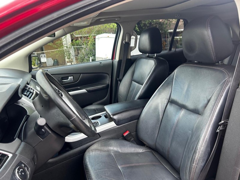 Ford Edge Vehicle Full-screen Gallery Image 8