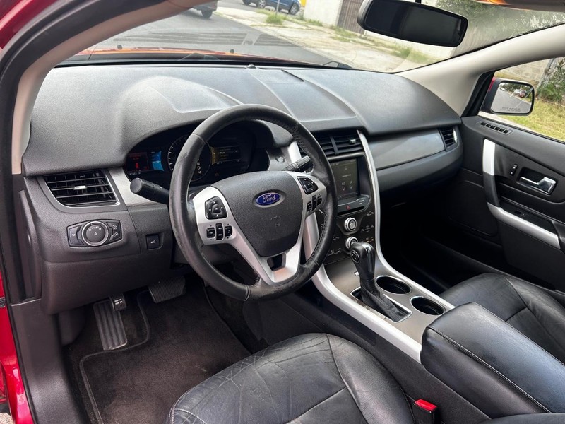 Ford Edge Vehicle Full-screen Gallery Image 9