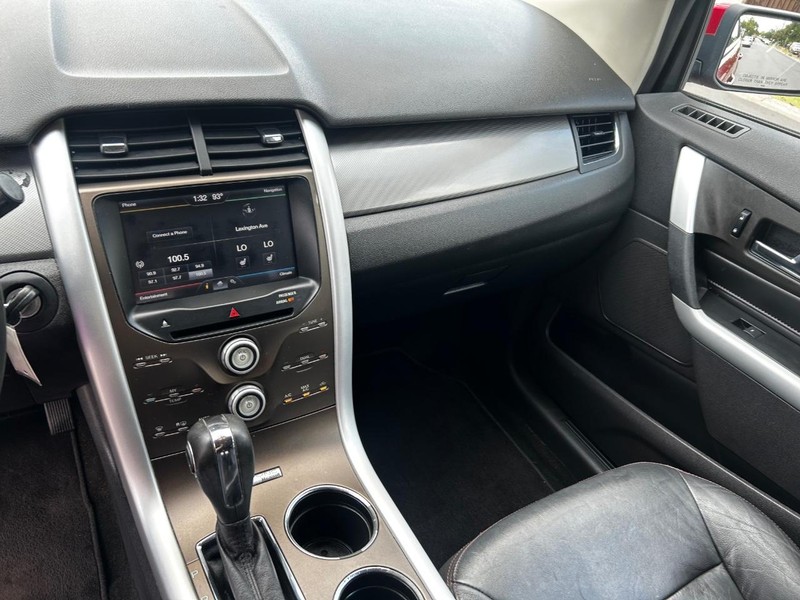 Ford Edge Vehicle Full-screen Gallery Image 10