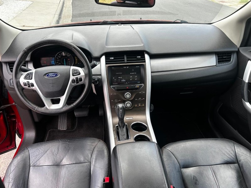 Ford Edge Vehicle Full-screen Gallery Image 11