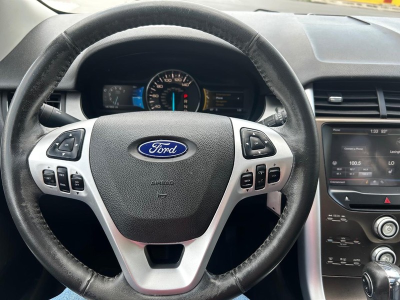 Ford Edge Vehicle Full-screen Gallery Image 12