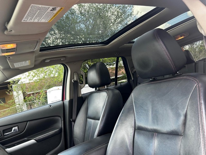 Ford Edge Vehicle Full-screen Gallery Image 13