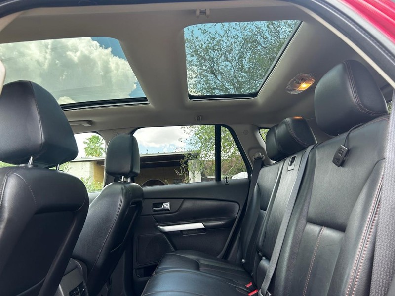 Ford Edge Vehicle Full-screen Gallery Image 16