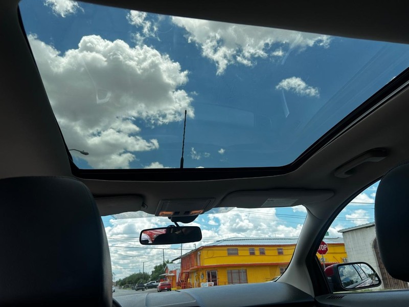 Ford Edge Vehicle Full-screen Gallery Image 17