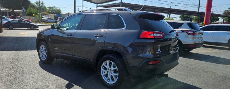 Jeep Cherokee Vehicle Full-screen Gallery Image 3